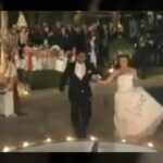 Tamer Hosny Instagram - رساله لكل عريس متتهورش و تعمل فيها تامرحسني عشان معاك واحده لابسه فستان بتتعلم فيه المشي🤣و اصلاً اصل المشهد كان كده زي ما انتوا شايفين 🤒🤕يعني انا نَفسي اتفرشت فرشة بيدرّسوها لحد النهارده في الصين ،، الله يباركلك يا سلمى 🤲🤣هعديهالك عشان الفستان اللي كان حلم البنات الفتره دي 😀💪❤️