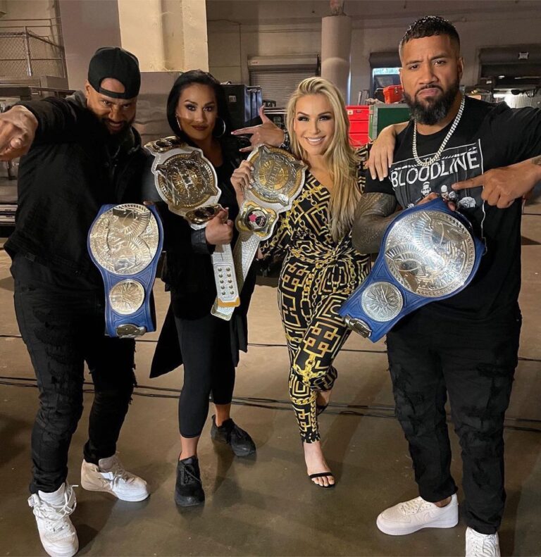 Tamina Instagram - Always and Forever🤟🏽🖤🤍💗 #SmackDown #BloodLine . . Repost from @natbynature • Wrestling isn't what we do, it's who we are. #SmackDown #Champs @saronasnukawwe @uceyjucey @jonathanfatu