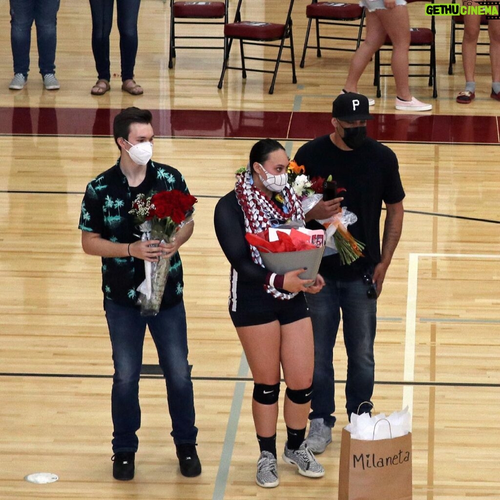 Tamina Instagram - My First Born @milaneta.sp has this last week of playing her senior volleyball season! Some of the girls she plays with have been with her since elementary school. What an amazing group of girls who have come a long way and made great memories along the way. Good job ladies🙌🏽👏🏽🔥 The greatest part for me is seeing your oldest daughter growing up into a beautiful young woman who is strong and smart and knows what she wants✨💪🏽✨... She has done it all and I’m her biggest FAN🤩👏🏽🙌🏽😍 Congrats to my Milaneta’s senior night and to all the people who made it great for her🙏🏽.... Thank you for being there when her mama had to work and couldn’t be there. I sure 💖Love you my first born and congrats to all the other senior girls too🌺💐😘❤️ Good job @maleata_spola for making Siszers night great😘😘😘I’m a PROUD MAMA🐻 #MilanetaSnukaPolamalu #MyLegacy . . . . Song: “BETTER WHEN IM DANCING” - Meghan Trainor