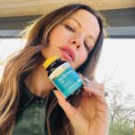 Tammin Sursok Instagram - *unedited photo Keeping your skin and eyes hydrated can feel like a never-ending process! Herbs of Gold @herbsofgold Sea Buckthorn Oil is a great way to boost your intake of beneficial fatty acids. ❤️This high-grade, organic and sustainably sourced Sea buckthorn oil provides a balanced profile of omega-3,6,7 and 9 as well as plant sterols, vitamin E and carotenoids. This potent antioxidant helps relieve dry eyes and supports skin hydration and health. Plus, it’s vegan friendly! 🕺🏼#herbsofgoldpartner