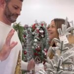 Tammin Sursok Instagram - Thank you for helping me shop during Christmas 😂 Do you do this?? 👇🏻👇🏻👇🏻👇🏻 #funnycouples #christmas #christmasshopping