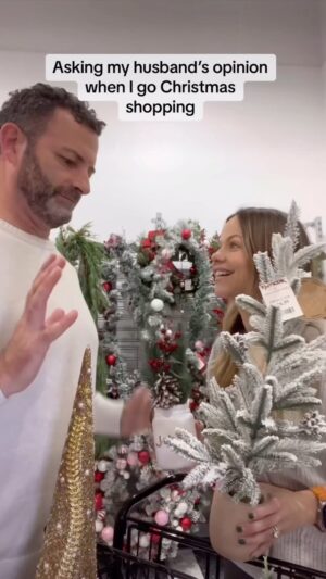 Tammin Sursok Instagram - Thank you for helping me shop during Christmas 😂 Do you do this?? 👇🏻👇🏻👇🏻👇🏻 #funnycouples #christmas #christmasshopping