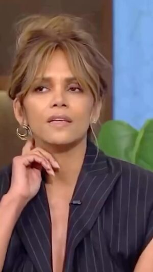 Tamron Hall Instagram - “There is power in recognizing fear, and refusing to let it stop you from trying” - these wise words from the fearless @halleberry felt like a perfect way to usher in #womenshistorymonth, and reflect on all of the powerful women I’m blessed to know and share sacred space with.