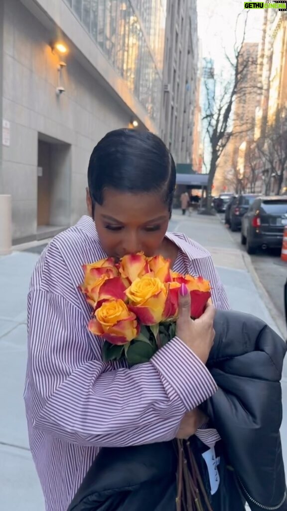 Tamron Hall Instagram - What an amazing week! Thank you to everyone for your kind and amazing words about Watch Where They Hide. Loving the feedback and I’m smelling the roses! Now get the book! Tap the 🔗 up top and join the discussion ✨🤎📚