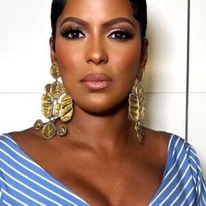 Tamron Hall Instagram - This is how we #GRWM when we’re in L.A.! 😎 ✨ Hair @johnnywright220 Makeup @makeupbymila Brows @damoneroberts Dress @driesvannoten via @netaporter Earrings Vintage @gucci Shoes @alexandervauthier Nails @shespolished