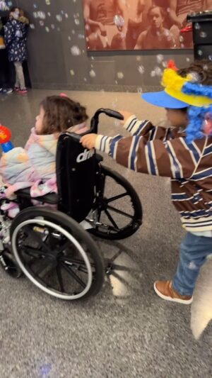 Tamron Hall Instagram - 🥰 ❤️ I can’t take it !!! Moses and his bestie Gia celebrating her 4th bday.She will be back walking soon  @ringling #madeformore