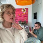 Tania Llasera Instagram - Ya se que no se llevan ya las fotos en carrousel y me da igual. Fotos de hoy, fresquitas, pintando y trabajando mientras disfruto de @soydavidinsua y los colores y las sombras de mi casa. #parati #22abril2024 #LlaseraMenos