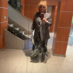 Tania Llasera Instagram - Mi look ahora mismo para ir a una grabación #comoda #outfit#look #grey #gris