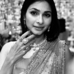 Tanishaa Mukerji Instagram - This song needed this edit methinks 😉 oboe of my favourite looks! #cholikepeeche #trendjng #trendingreels #trendingsongs #sareelove #fashion #photography @photographybyrishabk