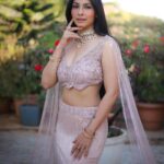 Tanishaa Mukerji Instagram - Sochti hoon ki keh doon …. Dekhti hoon toh… khamosh rehti hoon! Stylist - @parikshaat Outfit - @mansimalhotraofficial Jewellery - @gehnajewellers1 Photographer - @mr_dhoka.ai