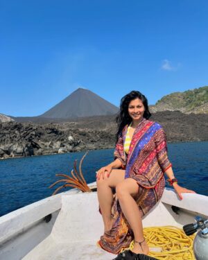 Tanishaa Mukerji Instagram - The magnificence Joy and Power of diving around an active volcano, our very own barren island is something else! 🌋🧡 most untouched and magnificent coral!  #nofilter #andamanisland #barrenisland #volcano #india #travel #scubadiving #scubalove