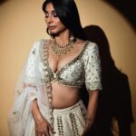 Tanishaa Mukerji Instagram - A perfect combination of sun and moonlight @tanishaamukerji 💫 Stylist - @parikshaat Outfit - @bindaniofficial Jewelry - @gehnajewellers1 Photographer - @wadhwaniyaash #tanishamukherjee #styledbyparikshaat #indianwear #fashionshoot #mumbai #instalove #2024