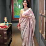 Tanishaa Mukerji Instagram - Happy Akshay Tritaya from mine to yours! 🕉️ #tanuja #mommylove #shantibanaras #sareelove