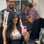 Tanishaa Mukerji Instagram - The #hot @tanishaamukerji came in for her #summer #trim ... With her #allnatural #hair and added #classic #bangs that grow out naturally with least #maintenance P.S. Love the child’s expression watching us 😊 #ryandrozario #naturalhair ,#nohaircolor , #longhair #longhairdontcare #longhairstyles #sexy #summerhaircut #summerhairgoals #chichair #salonmuah #bandra #bollywood #celebritystylist #glam #behindthechair #beauty #glamourous #mumbai