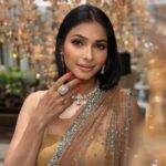 Tanishaa Mukerji Instagram - I always say that when the lens looks at the subject with love …that’s what makes the subject beautiful. @makeupbyrishabk ❤️ it is the eye of the photographer! Styling @parikshaat Saree @manishmalhotra05 Jewellery @gehnajewellers1