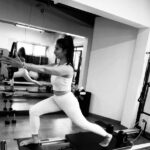 Tanishaa Mukerji Instagram - Work that core! Work multiple muscle groups with combined movements! Keep it interesting 😍 #pilatesgirl #workout #workoutmotivation