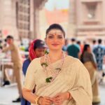 Tanushree Chakraborty Instagram - Lost in the serenity of Kashi Vishwanath 🙏 #divinejourney #KashiVishwanath #Varanasi #HarHarMahadev #Jyotirlinga
