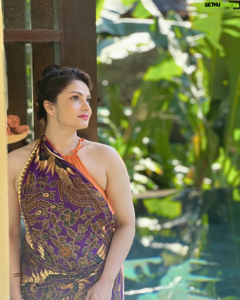 Tanushree Chakraborty Instagram - Reflection…. . Photo by 📸 @subhasreechakraborty . #Holiday #familytime #weekend #bali #beachwear #poolday #sunlight #reflection #swimwear