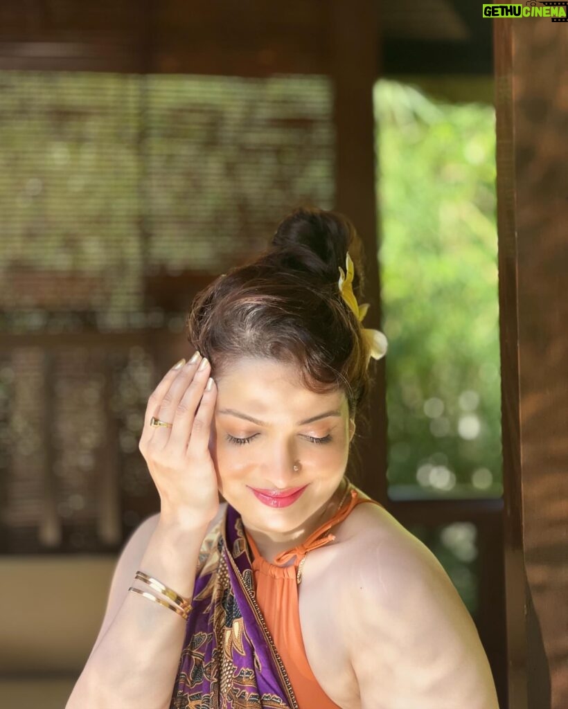 Tanushree Chakraborty Instagram - Reflection…. . Photo by 📸 @subhasreechakraborty . #Holiday #familytime #weekend #bali #beachwear #poolday #sunlight #reflection #swimwear