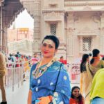 Tanushree Chakraborty Instagram - Lost in the serenity of Kashi Vishwanath 🙏 #divinejourney #KashiVishwanath #Varanasi #HarHarMahadev #Jyotirlinga