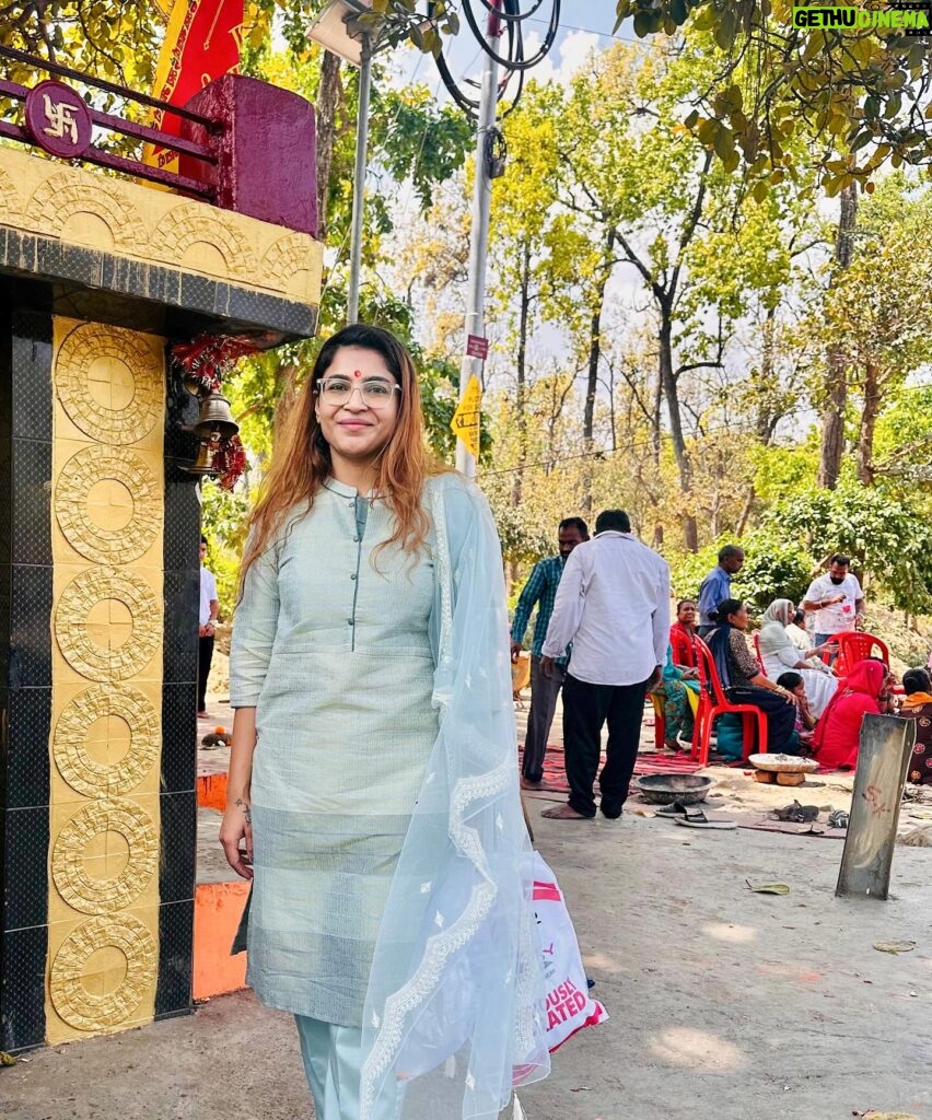 Tanya Chaudhari Instagram - माँ दुर्गा आपके जीवन में सुख, समृद्धि और शांति लेकर आएं। आपको अष्टमी की हार्दिक शुभकामनाएं 🙏🏻 . . . . #durgaashtami #navratrispecial #jaimatadi #blessed #tanyachaudhari