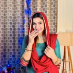 Tanya Chaudhari Instagram - Eid Ka Chand Mubarak 🌙 #chandmubarak #eid #eidmubarak #eidoutfit #tanyachaudhari