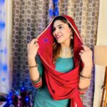 Tanya Chaudhari Instagram - Eid Ka Chand Mubarak 🌙 #chandmubarak #eid #eidmubarak #eidoutfit #tanyachaudhari