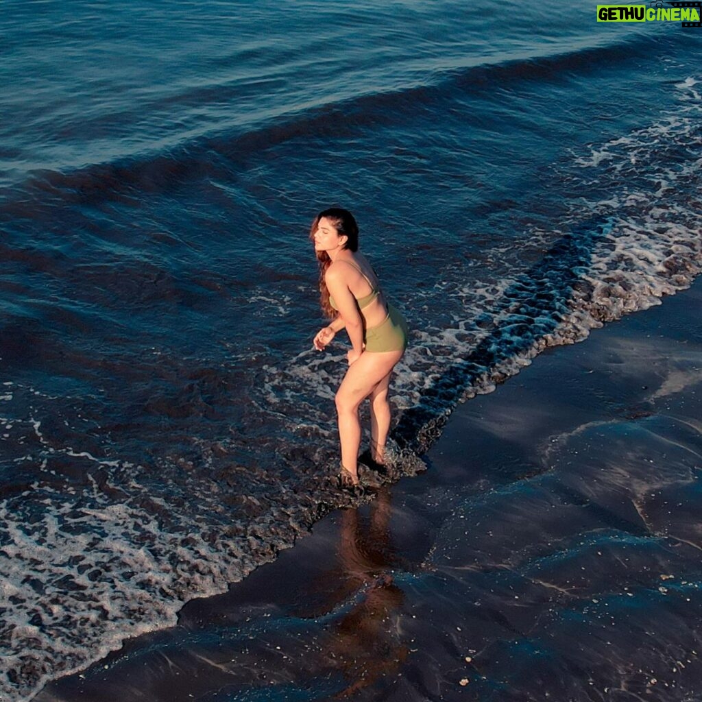 Tanya Chaudhari Instagram - A bikini can’t solve anything, but it’s an excellent way to start👙 . . . . 👙 @hm 📸 @udankhatola_94 . . . . . #saturdaymorning #beachlife #hmxme #summervibes #bikinishoot #dronephotography #bikinis #bikinimodel #tanyachaudhari