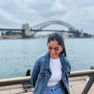 Tanya Maniktala Instagram - Swipe to see me finally being able to (barely) open my eyes while I laugh

Happiest around @sanyamaniktala