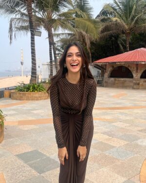 Tanya Maniktala Instagram - Somebody Else

For the promotions of PI Meena (watch now on @primevideoin)

(Keep swiping to see how it starts vs how it eventually ends (:)

Thank you @anshikaav for pulling through!! 

Outfit @tisharth_by_shivani
Earrings @marchjewellery_com
Rings @inezeofficial @kushalsfashionjewellery
Footwear @charleskeithofficial
HMU @hnmbysnehal 
Assisted by @safalta_b 
Styled by @anshikaav
Assisted by @bhatia_tanisha