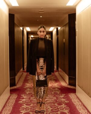 Tanya Maniktala Instagram - Bada Boom, Bada Bling

Styled by - @manekaharisinghani 
Outfit - @skims 
Hair by - @hnmbysnehal 
Makeup by - @makeupbydp18 
Photographer - @ychips