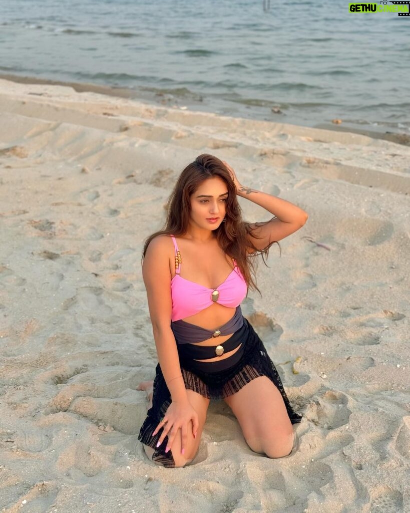 Tanya Sharma Instagram - My piece of advice every second month 😎😂🤌🏻. . #vietnam #beach #beachbum #instagood #weekendoff #tanyasharma . . Wearing - @a.la.modebyakanksha Location - halong beach 🏖️