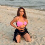 Tanya Sharma Instagram - My piece of advice every second month 😎😂🤌🏻. . #vietnam #beach #beachbum #instagood #weekendoff #tanyasharma . . Wearing - @a.la.modebyakanksha Location - halong beach 🏖️