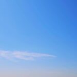 Tao Tsuchiya Instagram – .
東日本大震災から、今日で13年。
.
13年前、日活撮影所の教室で
一緒に机の下に避難した鈴木学級のクラスメートたち。
『アクターズ・ショート・フィルム3』の
『Prelude～プレリュード～』でご一緒した
西本銀二郎くんもそのひとりですが、
少し前、プライベートで
何人かと話す機会がありました。
.
この13年間、強過ぎる自然の影響は何度も起きて、
コロナ禍という時間も経験して、
そのたびにエンターテイメントは必要なのかとか
何が出来るかということを
繰り返し考えてきたけれど、
同じように
元クラスメートたちも何度も考えてきたと思うし
決して忘れられないこの日に
毎年毎年、思いを感じてきたと思います。
.
今は、私自身は
エンターテイメントだからこそ
表現できることがあるかもしれない、
と思うようになりましたが、
そのためには、
伝えるために学ぶことと
表現するための覚悟を持つことが
本当に必要だと思います。
.
そんなことを考えながら今日の空を撮りました。
心を込めて
祈りをおくりたいと思います。