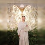 Tao Tsuchiya Instagram - . なんとクリスマスまで あと1週間を過ぎましたね😳 私がディオール　ホリデーポップアップで 夢のような時間を過ごさせていただいた時は まだまだクリスマスは先だから この素敵な場所に何度でも来ちゃいたい！！！ と思っていたのに 気が付けば25日まで、あと1週間の パワースポットとなってしまいました🥺💦 . お仕事として伺った場所だけれど プライベートとしても とても思い出深い場所にもなったので 心からの感謝をこめて クリスマスへのカウントダウンと一緒に 毎日載せていこうと思います✨️🦋✨️ . この写真は前回載せたものより 少し全体を見ていただける感じ💡 表参道の素敵なイルミネーションを 原宿からずっと歩いてくると、 信号を渡ろうとする時に もう目に入ってくるこの場所は とても素敵なフォトスポットなので 『同じところで撮ったよ！』というかたも いらっしゃるかと思います📸📱✨️ まだのかたは、ぜひぜひ😊 遠くのかたは、 一緒に撮った気分になっていただけたら🙏🏻✨️ . @Dior #DiorCruise #ディオールホリデーポップアップ #ディオールファインジュエリー #SupportedByDior