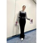 Tao Tsuchiya Instagram - . 東京は今日、 今季初めての「冬日」だったそうです。 今朝の最低気温は、−1.1℃。 私はありがたいことに車で出勤しているので そこまで寒さを感じることなく スタジオまで移動することが出来ますが、 厳しい状況の中で雪の影響を受けている方々は 本当に心配だと思います。 どうか安全でありますよう、今日も心から祈ります。 . #上田と女が吠える夜 を楽しんで下さった方々、 感想など下さっている方々、 本当にありがとうございました！！！ すごく元気をいただいたことが 観て下さる方々にも伝わる時間だったと思います。 終わった後もあったかい時間の余韻が残る、 とても素敵な収録でした！ せっかくいろいろなかたのお話を伺えたので 今年はいろいろな時間の過ごし方を覚えたいなぁ… そして また伺えたらいいなぁ。 . テレビを観る環境にいないかたや 時間的に観られることが出来なかったかたは TVerで見逃し配信されているので、 ぜひぜひ、#上田晋也 さん はじめ #大久保佳代子 さん、 #いとうあさこ さん、　 #ファーストサマーウイカ さん、 #内村周子 さん、 #とよた真帆 さん、 #ヒコロヒー さん、 #本仮屋ユイカ さん、 #森香澄 さん、 #山崎怜奈 さん、 #眞栄田郷敦 くんの面白いお話を 何度でも楽しんでください！ . 昨日の衣装、全体はこんな感じでした！ outfit @fetico_official earcuff @soierie_official rings @blanciris_official
