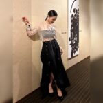 Tao Tsuchiya Instagram – .
そして、
#映画マッチング
大ヒット御礼舞台挨拶へ！！！
.
一昨日も書いたように
TOHOシネマズ 六本木ヒルズは
プライベートでも仕事でも思い出深い場所なので
そこで「大ヒット」という文字と一緒に
舞台挨拶が出来ることは
本当にありがたいです…！
.
この日はSNSに寄せられた感想やコメントについても
お話をしたのですが
本当に書いて下さるかたによって
いろいろな視点のコメントがあって
「そういう見方があるのか…」と
ものすごく勉強になりました。
.
9日に、同じTOHOシネマズ 六本木ヒルズで
『マッチング』大ヒット記念！“みんなで観れば怖くない”
舞台挨拶付き絶叫上映会に
#片山萌美 さん、#片岡礼子 さん、 #内田英治監督 と
登壇させていただきます！
片山さん、片岡さん、お二人共
すごく面白いかたなので、
この日はまた違ったお話がたくさん出来そう…
.
しかも
“みんなで観よう”絶叫上映会では
声出しOK！そして 
目隠しグッズ装着、ぬいぐるみなどのお守りや
自分応援グッズ持ち込みOK！
とのことなので
私もお守りを持っていこうと思います！
というか
吐夢くんと影山さん、
ぬいぐるみやお人形にしたら
すごく可愛いような気がするのですが…
どう思いますか？
.
パワーをくださった衣装は、
スカート
akikoaoki_official
トップス
Tsuyoshiyaotokyo
本当にありがとうございます！