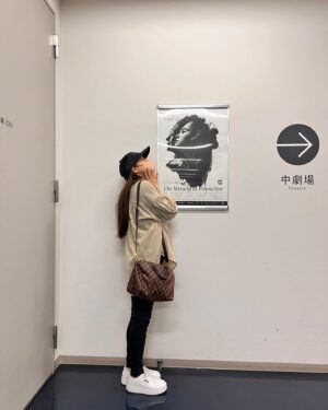 Tao Tsuchiya Instagram - おはようございます😊
いよいよ今日から
印象派NÉO 
『The Miracle of Pinocchio「ﾋﾟﾉｷｵの偉烈」』
東京公演が始まります🍀✨️✨️
.
なんだか夢みたいな気分…
その夢みたいな気持ちの中で
私とピノキオが少しずつ
「離れたくないよ」と伝えあっています😢✨️
.
最初はなかなかつかめなかったピノキオ。
でも
ある時、気が付きました。
ピノキオって実は
どの人の中にもいるんだなと。
.
それを気づかせてくださったのは
観て下さる方々です😌🙏✨️
この作品は特に
観て下さる方々の心や人生や時間を吸収して
変化していく作品のような気がする…🤔
.
この写真は
J:COM北九州芸術劇場で撮ったもの📸
公演後なので髪がボサボサだ💦
.
『The Miracle of Pinocchio「ﾋﾟﾉｷｵの偉烈」』の
ポスターやチラシにいる私は
3年前の私なのです💡
.
その私に、今の私は心から感謝したい！！！！！
.
この作品に出演したいと願ってくれて、
行動してくれて、本当に本当に本当にありがとう。
あの頃の私が
絶対に参加したい！と行動しなければ
今の出会いは全て
無かったかもしれないのだから。
.
本当に得難い今を得ることが出来て
心から感謝しています🙏✨️✨️
その感謝を込めて、
新国立劇場へ…いってきます🔥
.
お会いできる方々は
平日なのでお仕事や学校帰りというかたも
いらっしゃるかと思いますが、
どうか安全に気をつけていらしてください🙏
お会い出来ない方々も
もしよければ
ピノキオたちに心を寄せていただけたら嬉しいです🌈✨️
.
#ピノキオの偉烈
#夏木マリ さん
#井手茂太 さん #小㞍健太 さん
#マメ山田 さん
#MariNatsukiTerroir
#山﨑麻衣子 さん
#小島功義 さん
#城俊彦 さん
#牟田のどか さん
#高橋綾子 さん
#岩崎未来 さん
#川崎萌々子 さん
#国枝昌人 さん