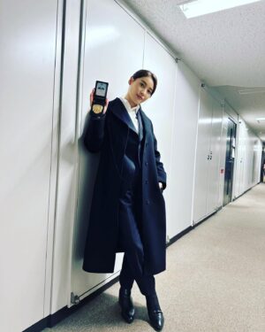 Tao Tsuchiya Instagram - .
暑さと雨が大変な夏になりそうですが
お元気でしたか？
.
今日は
たくさんのことに思いを馳せ、
たくさんの感謝に包まれる一日となりました。
時間って凄いなと思います。
時間をかけなければ出来ないこと、
たどり着けないことは
本当にたくさんある。
でも
全部『はじめまして』と
『最初の一歩』からしか
始まらないんですよね…！
.
全部を今は書ききれないけれど、
いつかゆっくり
書くことが出来たらいいなと願ってます。
.
そして、
今日はこれから
#警部補ダイマジン 第２話のオンエア！！！
#テレビ朝日 系列で23時15分から、
私もリビングでスタンバイしてます。
七夕夕夏がどんな人か、
少しずつ見えてくるかも。
ぜひ！夏の夜のひとときを
ご一緒出来たら嬉しいです！