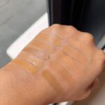 Tara Basro Instagram – Akhirnyaaaa, Ini diaaa swatches complexion products yang aku punya dengan pencahayaan yang beda2. Kalau berdasarkan pengalaman sih yang namanya memilih shade dan undertone yang tepat untuk foundation, concealer, bahkan contour itu mau nangis susahnya apalagi online.

kalau lagi nyoba foundation, aku perhatiin ada beberapa brand yang gold warm undertone jadi terlalu kuning di aku tapi kalau neutral juga ada yang malah jadi kusam, tergantung mereknya, tapi aku sih biasanya di antara dua itu. Secara warna, warna kulit sering berubah-ubah, biasanya di kisaran medium tan – medium deep tergantung musim atau seberapa sering kena sinar matahari. Jenis kulit aku kombinasi berminyak.

Nah, kalau contour, aku lebih suka warna yang nggak terlalu jauh dari warna kulit dan gak terlalu cool tone biar keliatan natural. Kalau concealer, yang warm undertone cenderung paling cocok. Semoga membantu yaaa! tulis di komen kalau ada pertanyaan dan mungkin nanti aku juga bikin feed beberapa produk lokal atau produk drugstore untuk yang berikutnya

#TBmatched 
………

Finally! It’s here. These are swatches of complexion products I currently have. I try to show them in different lightings, as we all know, picking the right shade and undertones is a real struggle with foundation, concealer, and even contour! 

When trying out foundation, I’ve noticed some brands with warm golden undertones would be too yellow on me and neutral undertones would be too dull, so it depends on the brand, but I am in between those two. Shade wise,my skin tone changes. However, I usually land somewhere in the medium tan to medium deep range depending on the season or whether I’m in the sun alot. My skin type is combination oily.

When it comes to contouring, I prefer shades that aren’t too far from my skin tone and balanced toned to achieve a more natural appearance. For concealer, warm undertones tend to complement my complexion the best. Hope it helps! Let me know your questions, and maybe I’ll do some local or drugstore products next!

#TBmatched

#hauslabsfoundation #diorforeverfoundation #charlottetilbury #esteelauderdoublewear #chanellesbeiges #youthforia #cielecosmetics #chantecaille #lysbeauty