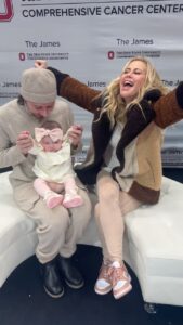 Tara Lipinski Instagram - 24.1.2024 We have waited for this moment for so long…I finally got to meet Gigi (My Goldie). 🥹🤍 @taralipinski @taraandjohnny @nbcolympics #figureskating #baby #love #nationals