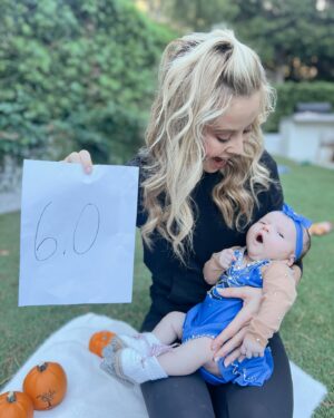 Tara Lipinski Instagram - Georgie’s 1st Halloween! ⛸️❄️

@bradgriffies made a costume that will be hard to match. Thank you!!!! Does anyone recognize it?! 

 @toddkap commentated Gigi’s performance and I of course gave her an old school perfect 6.0 score of course! 

Brad - again thank you! It’s just too much. You are a talent and skaters are lucky to wear your beautiful designs. 

#babysfirsthalloween #halloween #newbornhalloween #figureskating #skating #olympics