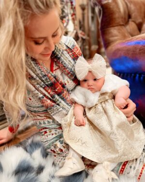 Tara Lipinski Instagram - Merry Christmas! I hope you all have an amazing one! 🎄

This holiday season I am just soaking up the moments that make life good. For me it’s about Georgie, my Tk, family and friends. When it comes down to it, it’s all about good health and good people to love. 

It’s been magical with Gigi but life still happens. A lot has happened with my family and life in the last 6 months. Some absolutely incredible and some not so great. So for every cute baby pic I post, know that life happens to everyone even in the most amazing of times. (Although I take the joy out of those insta moments too that capture some magical memories) 
Most recently, my dad ended up in the hospital for a few days and got out right in time for Christmas Eve. He gave me quite a scare but he is totally fine. Finally found out it was kidney stones but boy was that wait not fun. (My mom came through with the most magical Christmas Eve where I just was so happy to be with them.) My Uncle Phil is on hospice and I wish I was able to see him and his family 😢 Plus a long little list continues that. But for all the hard things there is A LOT of good things! 

I also feel for everyone out there wishing for a baby this Christmas morning. I see you and I know your pain and remember my last five years of waking up wishing too. That pain is not fun so know I am rooting for you and I hope your next Christmas is filled with baby giggles. You deserve it. 

So that was just my emotional holiday post to say I am so grateful for the people in my little world and for all you and your support! 
 

#newborn #3monthsold #babysfirstchristmas  #newbornbabychristmas #babychristmasphotos #babychristmasoutfits