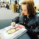 Taryn Manning Instagram - Having fun in at @comicconlpool Come see me! #liverpool #england #comicon2022 go grateful to meet all the nice people!