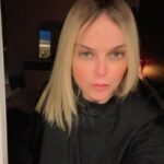 Taryn Manning Instagram - I ❤️ my hair @brandonliberati @vickicasciola Thank you for brightening my day. If you only knew how I felt before I saw you two! #okayready 💋🌻