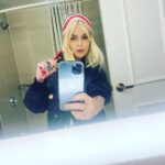 Taryn Manning Instagram - Sunday love day ✝️ @ricomiccon #beautiful #humans #grateful