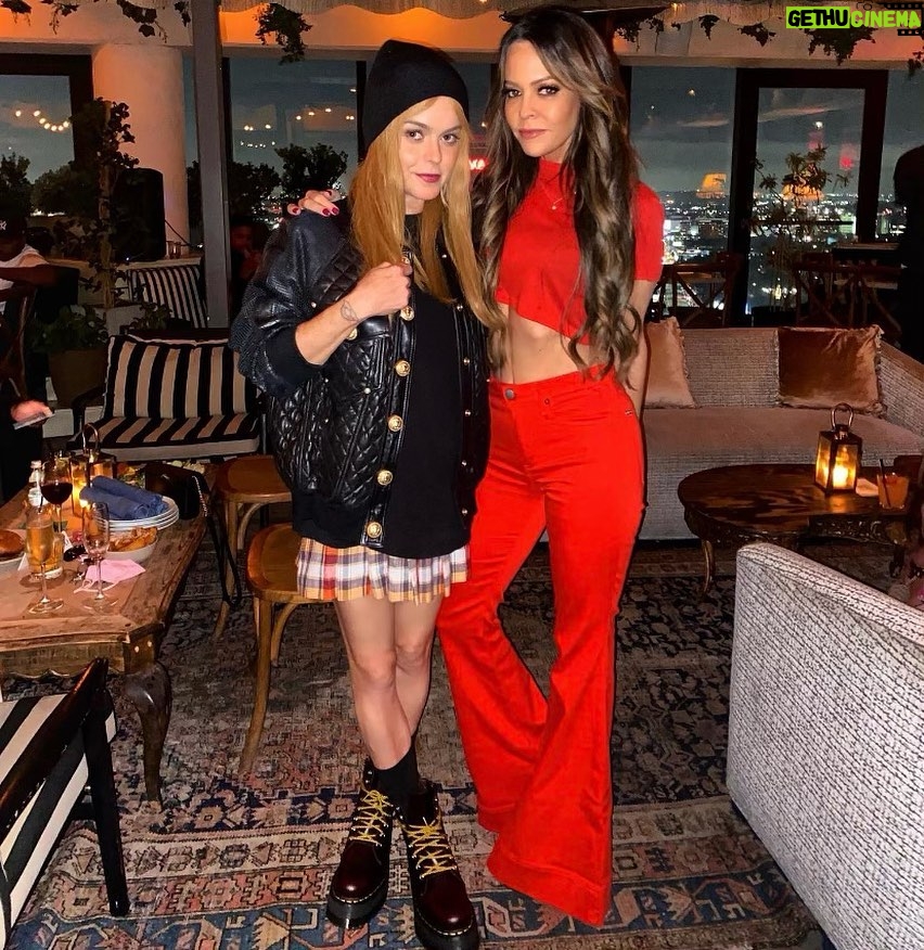 Taryn Manning Instagram - Sunday funday with the Queen @theallisonmelnick ❤️ love my @rowingblazers good times @harrietsrooftop 💋