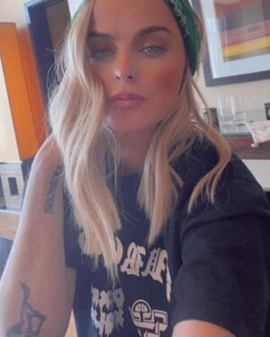 Taryn Manning Instagram - Face for radio #filtersarefun ✝️