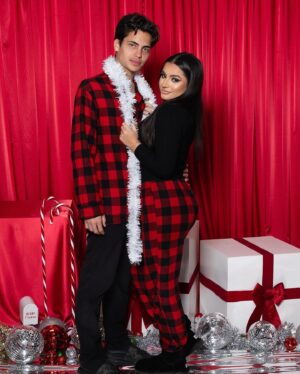 Tati McQuay Instagram - happy holidays from us 💌🎄

shot by: @niftyshots