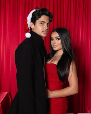 Tati McQuay Instagram - happy holidays from us 💌🎄

shot by: @niftyshots